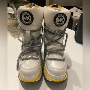 Michael Kors Snow Boots in great condition, never used